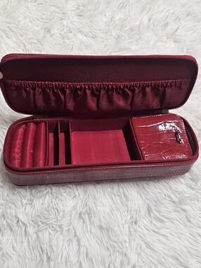 Liz Claiborne EUC  Vintage Red Jewelry Travel Case